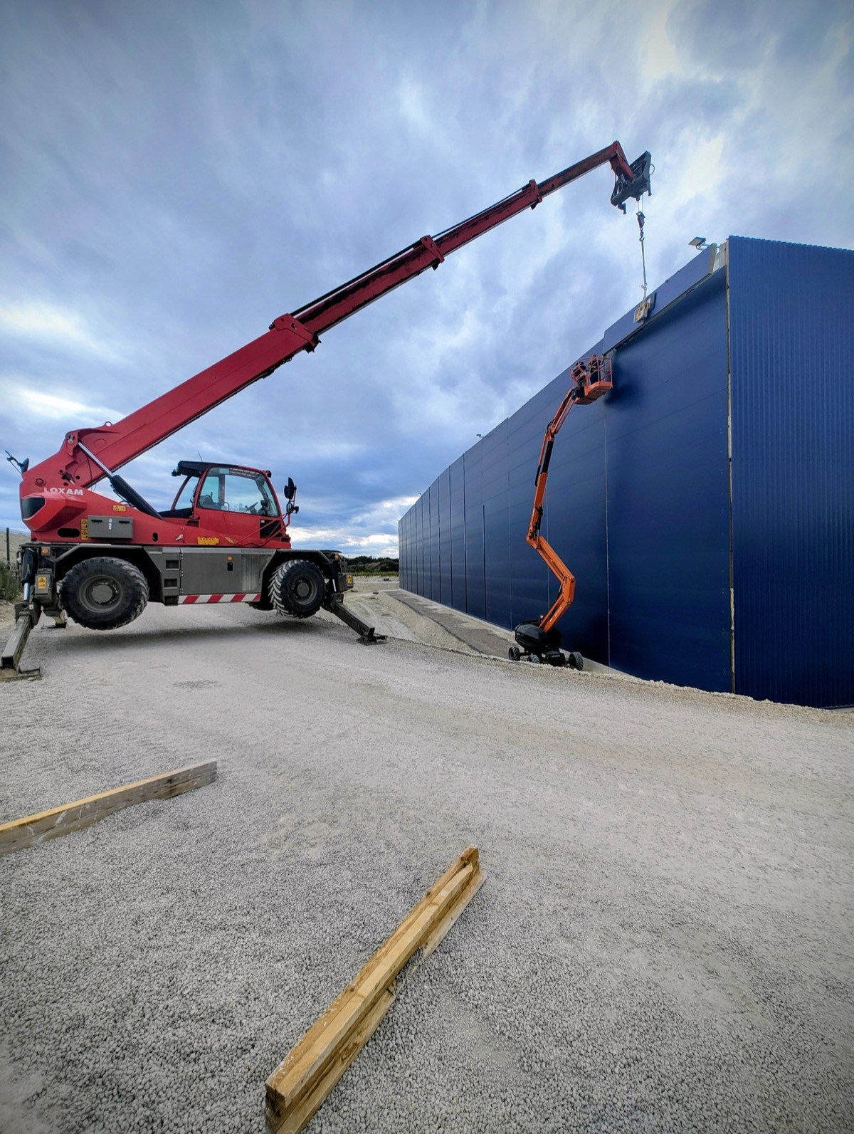 Palonnier à ventouses levant panneau bardage bleu avec télescopique — MTLOC
